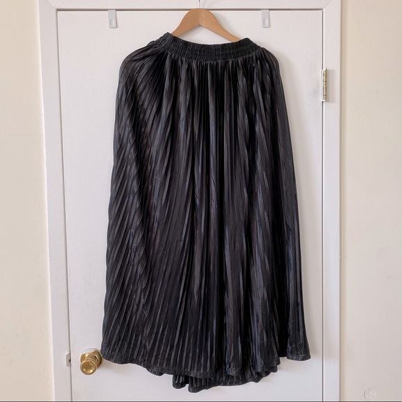 American Apparel Dresses & Skirts - American Apparel Accordion Pleated Maxi Skirt Size M/L Black